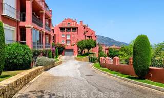 Ruim appartement met een ruim terras en privétuin met panoramisch uitzicht op de kust en de zee in Benahavis - Marbella 27125 