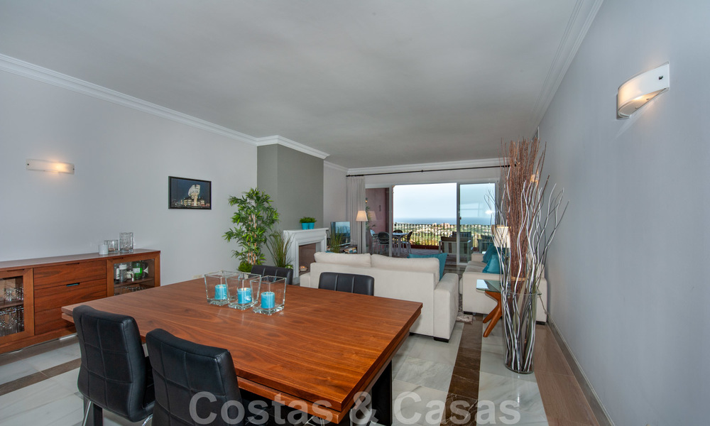 Instapklaar ruim appartement met panoramisch uitzicht op de kust en de zee in Benahavis - Marbella 27350