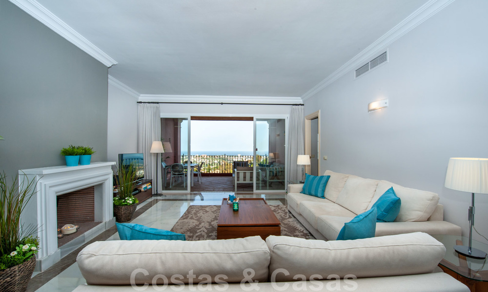 Instapklaar ruim appartement met panoramisch uitzicht op de kust en de zee in Benahavis - Marbella 27351