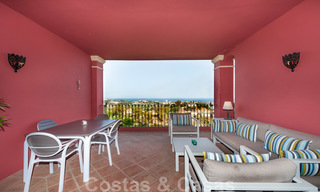 Instapklaar ruim appartement met panoramisch uitzicht op de kust en de zee in Benahavis - Marbella 27352 