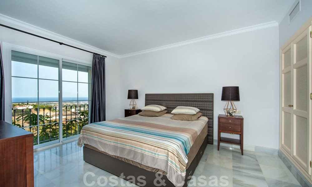 Instapklaar ruim appartement met panoramisch uitzicht op de kust en de zee in Benahavis - Marbella 27353