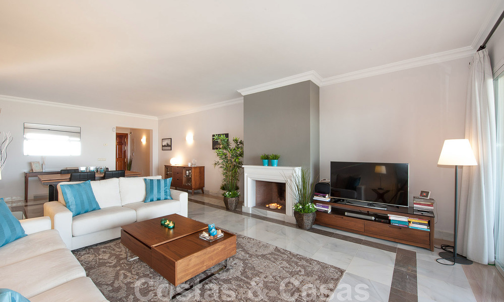 Instapklaar ruim appartement met panoramisch uitzicht op de kust en de zee in Benahavis - Marbella 27426