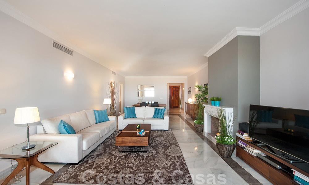 Instapklaar ruim appartement met panoramisch uitzicht op de kust en de zee in Benahavis - Marbella 27427