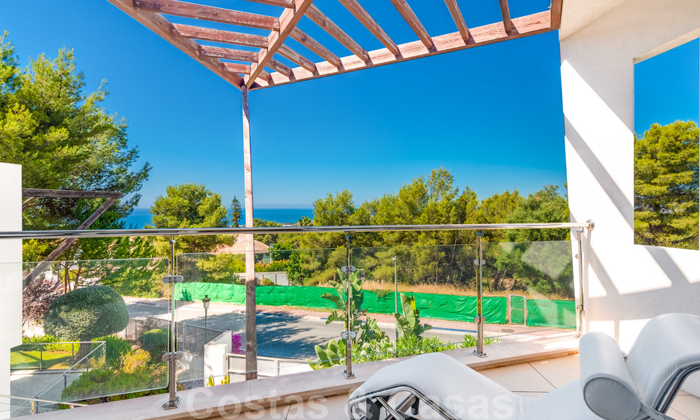 Moderne luxe hoekwoning met zeezicht te koop in het exclusieve Sierra Blanca, Marbella 27137
