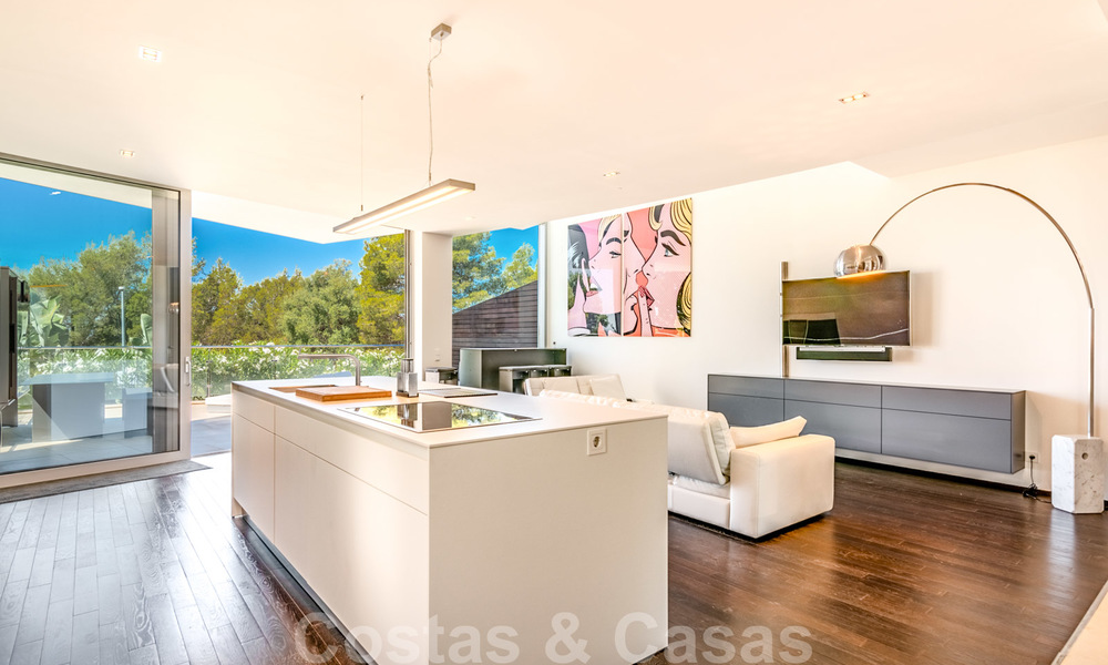 Moderne luxe hoekwoning met zeezicht te koop in het exclusieve Sierra Blanca, Marbella 27144