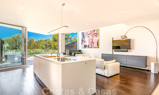 Moderne luxe hoekwoning met zeezicht te koop in het exclusieve Sierra Blanca, Marbella 27144 