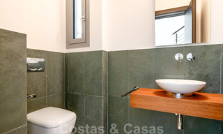 Moderne luxe hoekwoning met zeezicht te koop in het exclusieve Sierra Blanca, Marbella 27149 