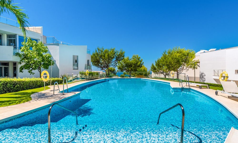 Moderne luxe hoekwoning met zeezicht te koop in het exclusieve Sierra Blanca, Marbella 27158