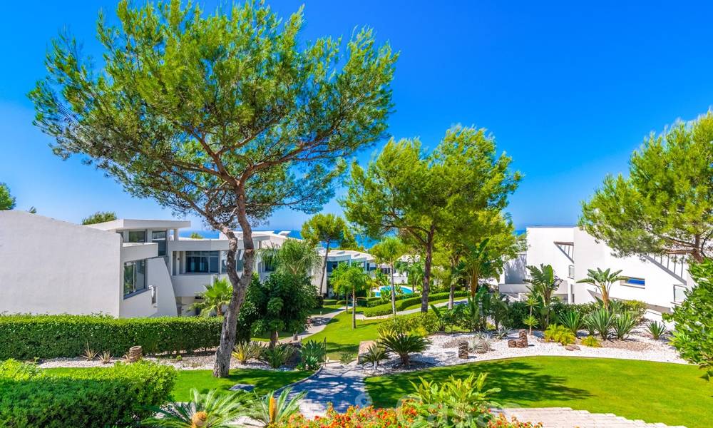 Moderne luxe hoekwoning met zeezicht te koop in het exclusieve Sierra Blanca, Marbella 27160