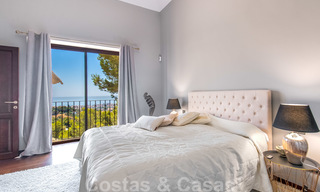 Gerenoveerde klassiek-mediterrane villa te koop met prachtig zeezicht in een groene wijk aansluitend op het centrum van Marbella 27164 