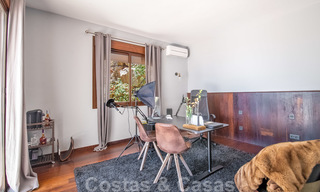 Gerenoveerde klassiek-mediterrane villa te koop met prachtig zeezicht in een groene wijk aansluitend op het centrum van Marbella 27170 