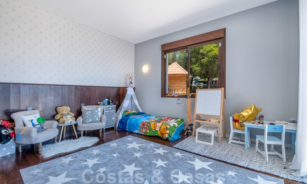 Gerenoveerde klassiek-mediterrane villa te koop met prachtig zeezicht in een groene wijk aansluitend op het centrum van Marbella 27172