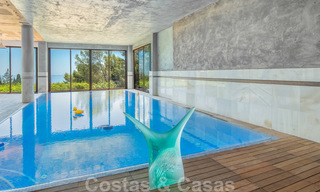 Gerenoveerde klassiek-mediterrane villa te koop met prachtig zeezicht in een groene wijk aansluitend op het centrum van Marbella 27173 