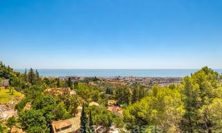 Gerenoveerde klassiek-mediterrane villa te koop met prachtig zeezicht in een groene wijk aansluitend op het centrum van Marbella 27176 