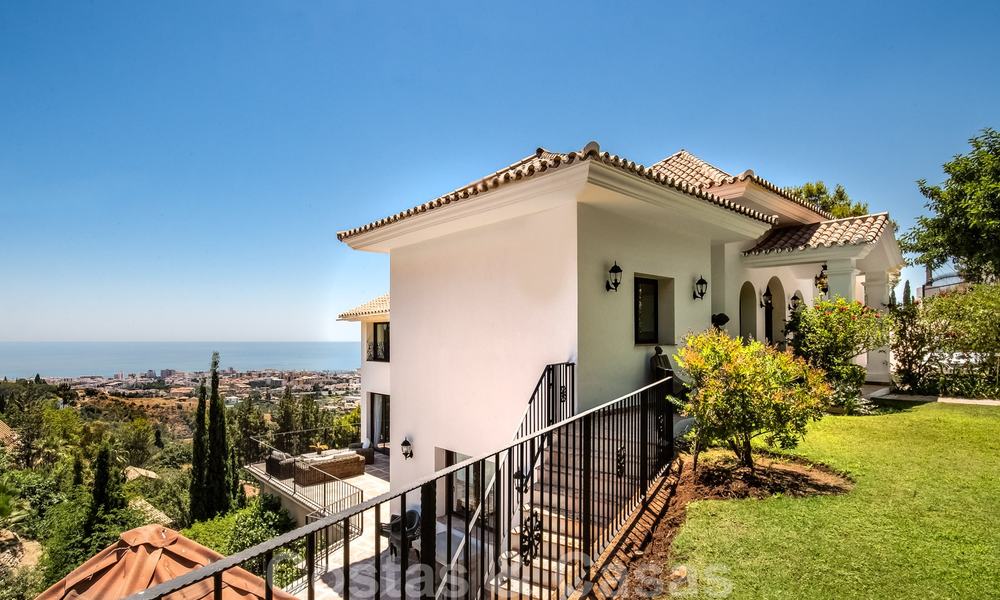 Gerenoveerde klassiek-mediterrane villa te koop met prachtig zeezicht in een groene wijk aansluitend op het centrum van Marbella 27180