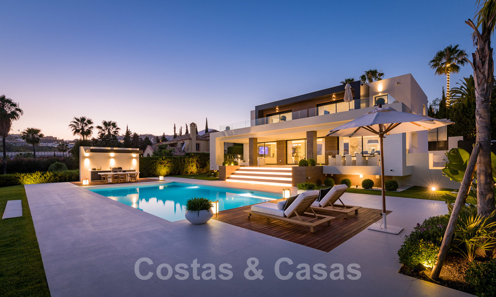 Spectaculaire moderne designer villa te koop, eerstelijns golf in Nueva Andalucia, Marbella 27186