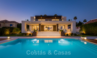 Spectaculaire moderne designer villa te koop, eerstelijns golf in Nueva Andalucia, Marbella 27189 
