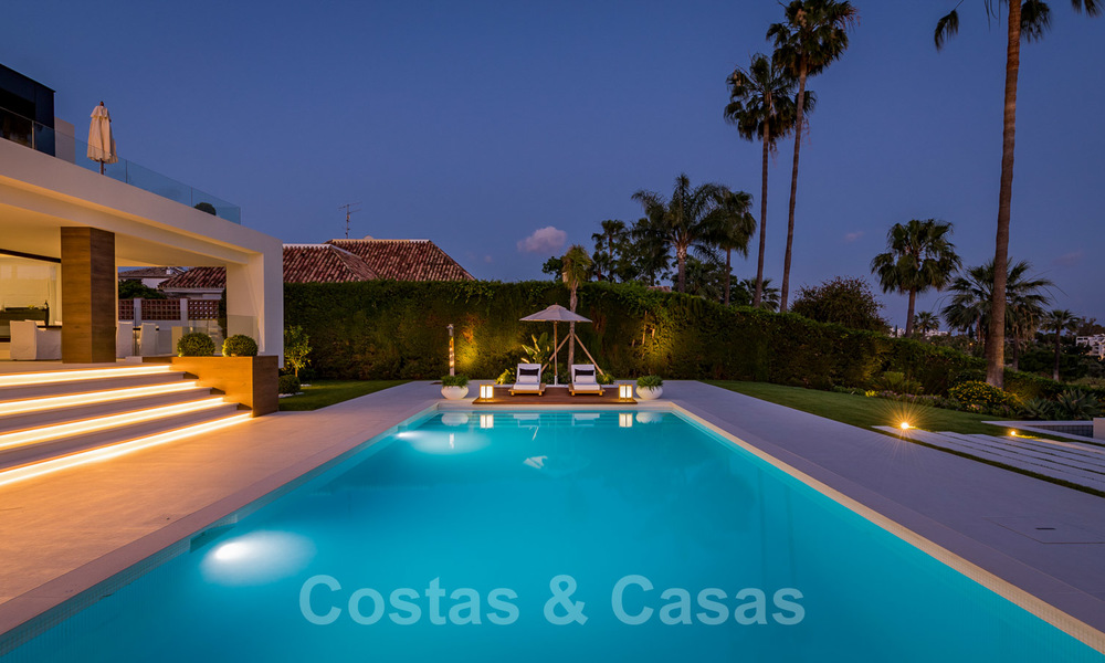 Spectaculaire moderne designer villa te koop, eerstelijns golf in Nueva Andalucia, Marbella 27192