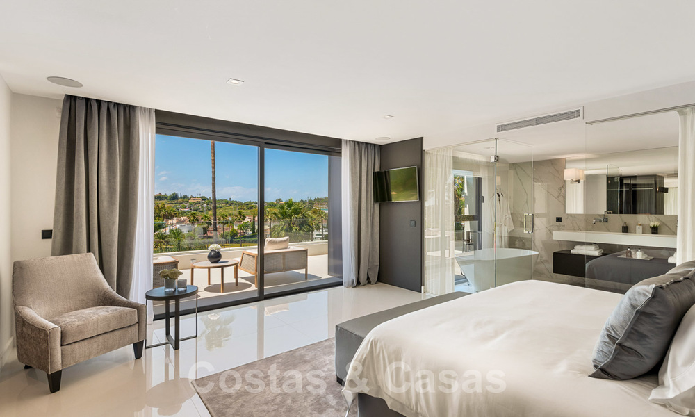 Spectaculaire moderne designer villa te koop, eerstelijns golf in Nueva Andalucia, Marbella 27197