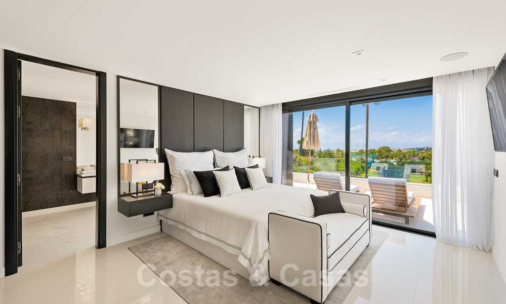 Spectaculaire moderne designer villa te koop, eerstelijns golf in Nueva Andalucia, Marbella 27198