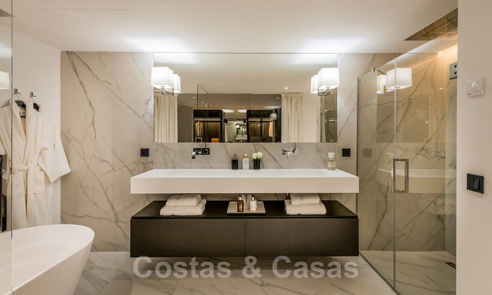 Spectaculaire moderne designer villa te koop, eerstelijns golf in Nueva Andalucia, Marbella 27201