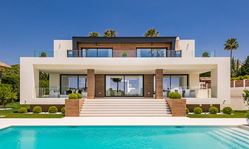Spectaculaire moderne designer villa te koop, eerstelijns golf in Nueva Andalucia, Marbella 27202
