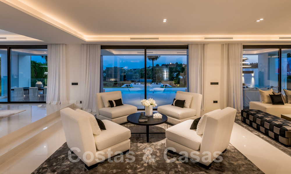 Spectaculaire moderne designer villa te koop, eerstelijns golf in Nueva Andalucia, Marbella 27203