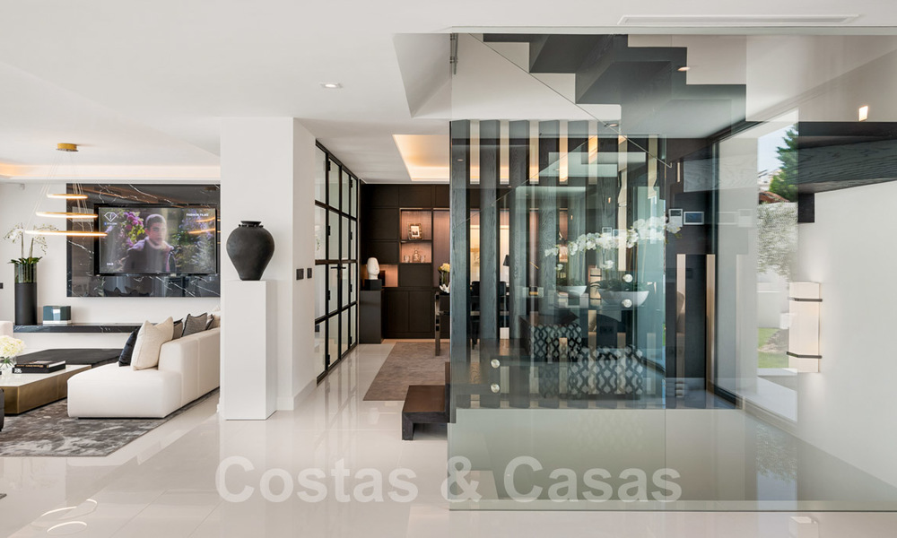 Spectaculaire moderne designer villa te koop, eerstelijns golf in Nueva Andalucia, Marbella 27220