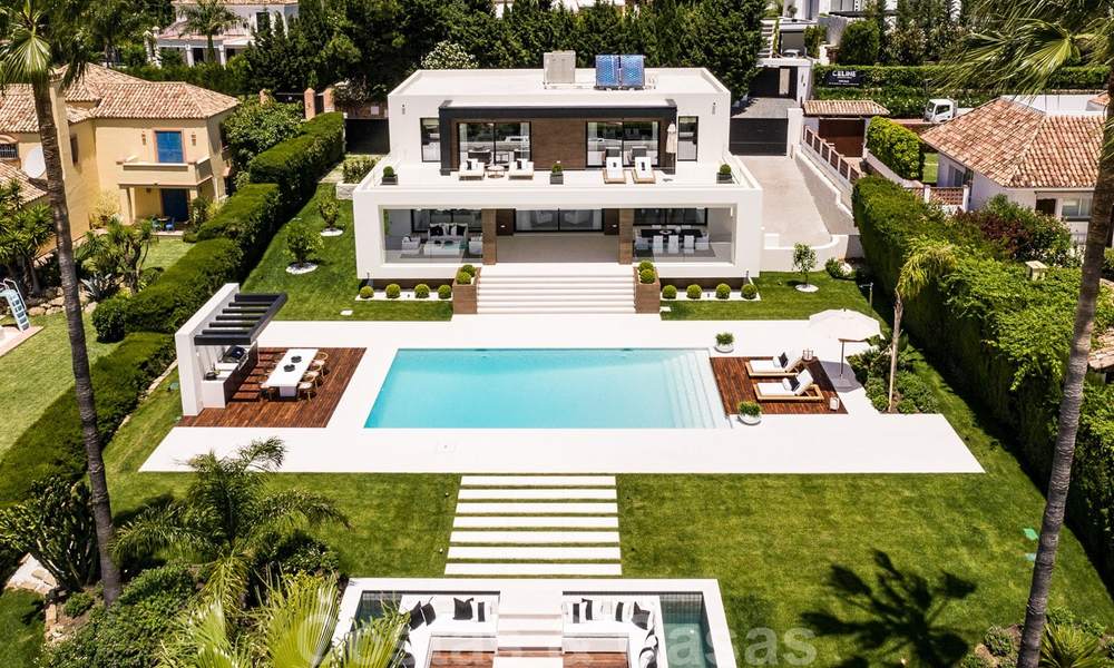 Spectaculaire moderne designer villa te koop, eerstelijns golf in Nueva Andalucia, Marbella 27229
