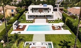 Spectaculaire moderne designer villa te koop, eerstelijns golf in Nueva Andalucia, Marbella 27229 