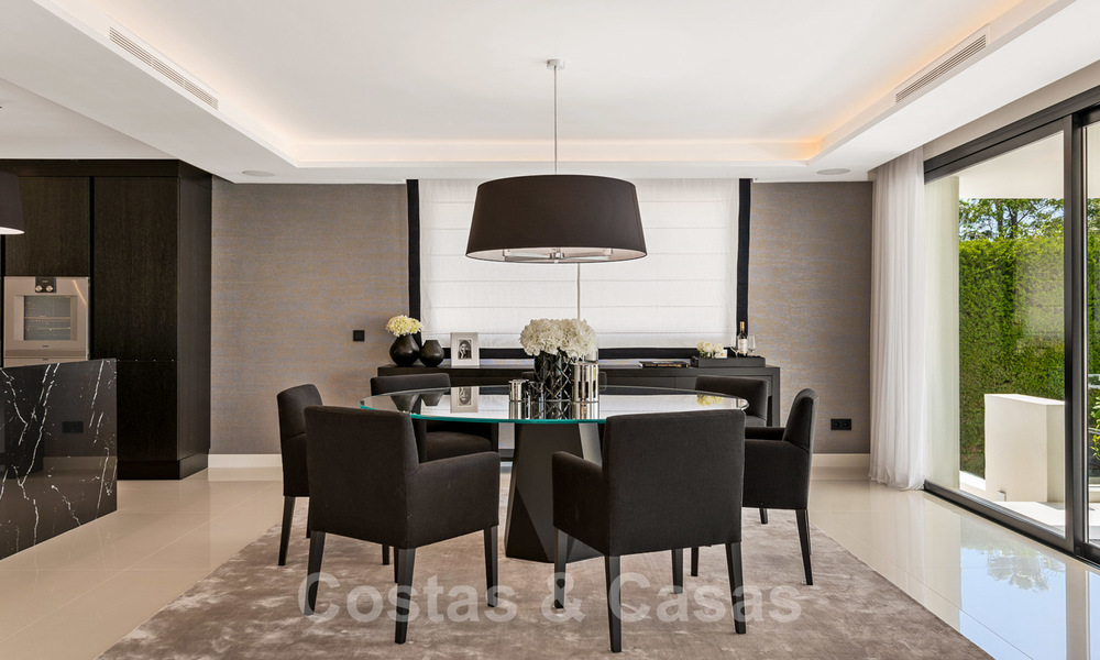 Spectaculaire moderne designer villa te koop, eerstelijns golf in Nueva Andalucia, Marbella 27241