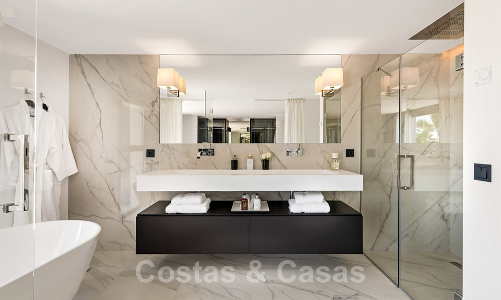 Spectaculaire moderne designer villa te koop, eerstelijns golf in Nueva Andalucia, Marbella 27244