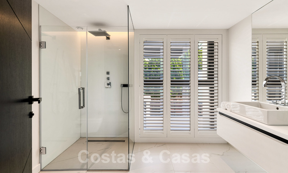 Spectaculaire moderne designer villa te koop, eerstelijns golf in Nueva Andalucia, Marbella 27246