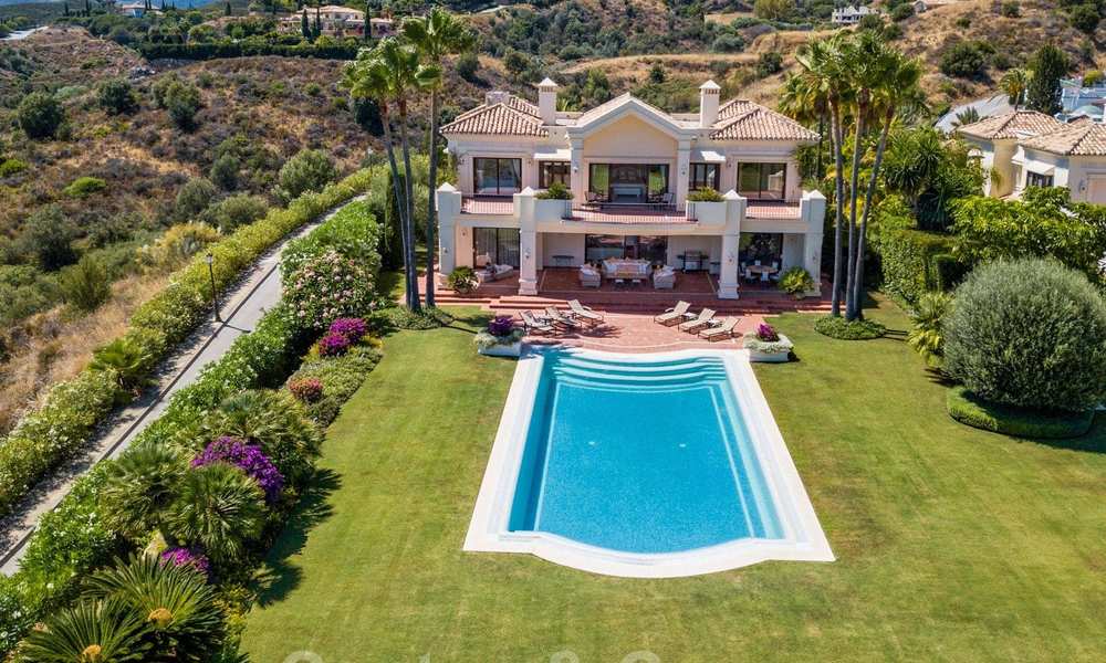 Traditioneel klassiek-mediterrane luxe villa te koop met prachtig zeezicht in een gated community op de Golden Mile, Marbella 27263