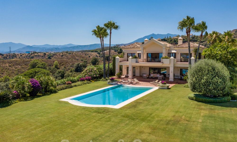 Traditioneel klassiek-mediterrane luxe villa te koop met prachtig zeezicht in een gated community op de Golden Mile, Marbella 27265