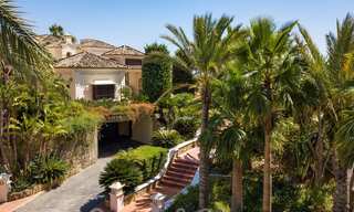 Traditioneel klassiek-mediterrane luxe villa te koop met prachtig zeezicht in een gated community op de Golden Mile, Marbella 27267 