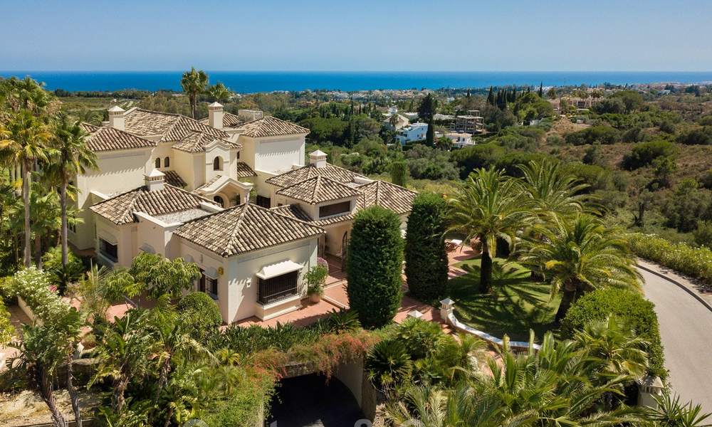 Traditioneel klassiek-mediterrane luxe villa te koop met prachtig zeezicht in een gated community op de Golden Mile, Marbella 27268