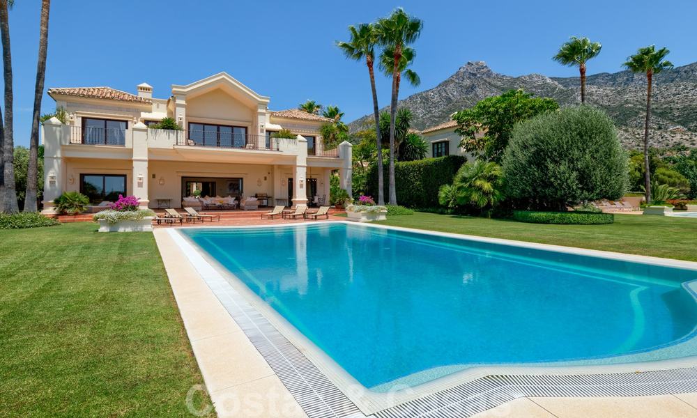 Traditioneel klassiek-mediterrane luxe villa te koop met prachtig zeezicht in een gated community op de Golden Mile, Marbella 27273
