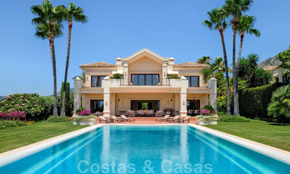 Traditioneel klassiek-mediterrane luxe villa te koop met prachtig zeezicht in een gated community op de Golden Mile, Marbella 27275