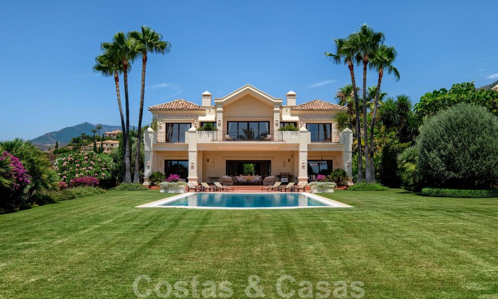 Traditioneel klassiek-mediterrane luxe villa te koop met prachtig zeezicht in een gated community op de Golden Mile, Marbella 27277