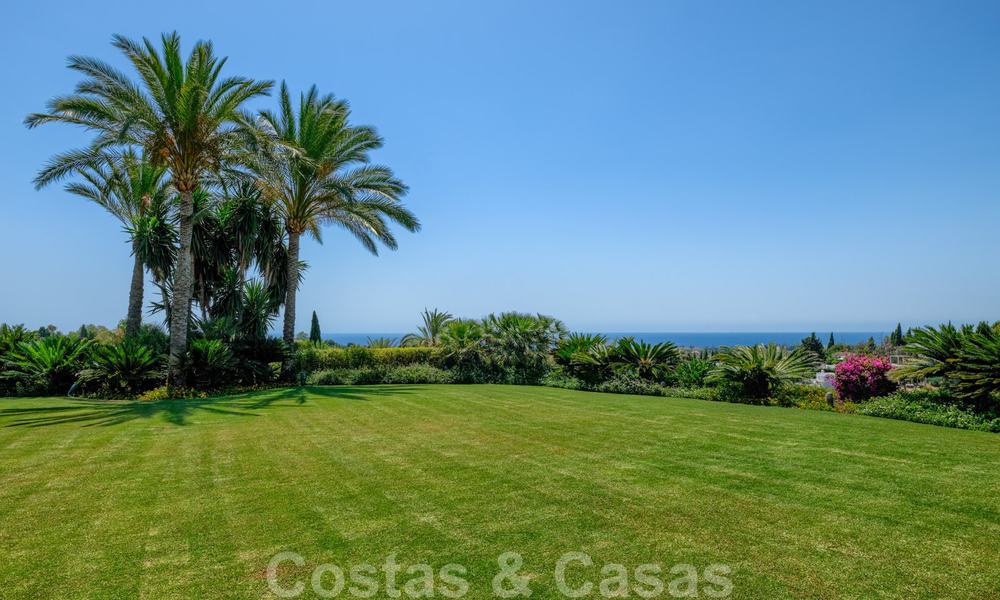 Traditioneel klassiek-mediterrane luxe villa te koop met prachtig zeezicht in een gated community op de Golden Mile, Marbella 27278