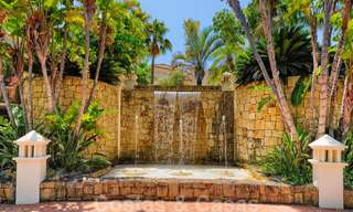 Traditioneel klassiek-mediterrane luxe villa te koop met prachtig zeezicht in een gated community op de Golden Mile, Marbella 27285 
