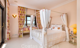 Traditioneel klassiek-mediterrane luxe villa te koop met prachtig zeezicht in een gated community op de Golden Mile, Marbella 27292 