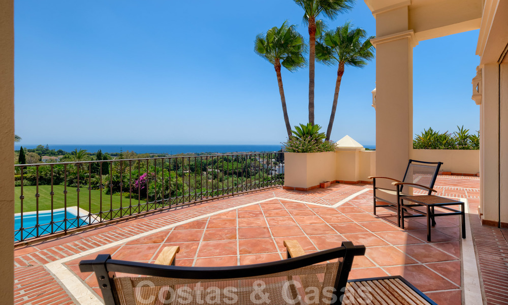 Traditioneel klassiek-mediterrane luxe villa te koop met prachtig zeezicht in een gated community op de Golden Mile, Marbella 27303