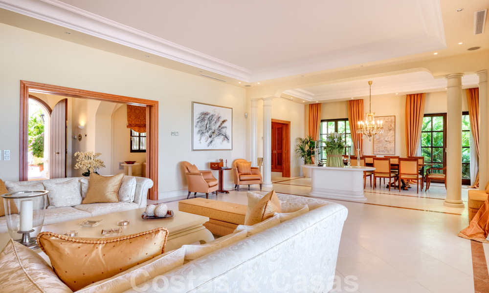 Traditioneel klassiek-mediterrane luxe villa te koop met prachtig zeezicht in een gated community op de Golden Mile, Marbella 27317