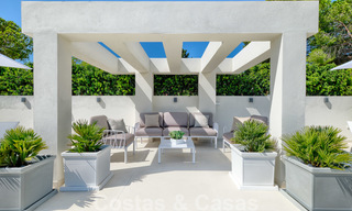 Exclusieve nieuwe moderne villa te koop, direct aan de Las Brisas golfbaan in de Golf Vallei van Nueva Andalucia, Marbella 27445 