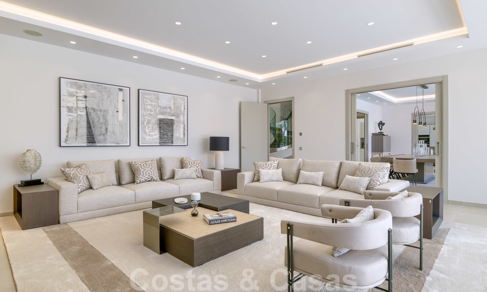 Exclusieve nieuwe moderne villa te koop, direct aan de Las Brisas golfbaan in de Golf Vallei van Nueva Andalucia, Marbella 27448