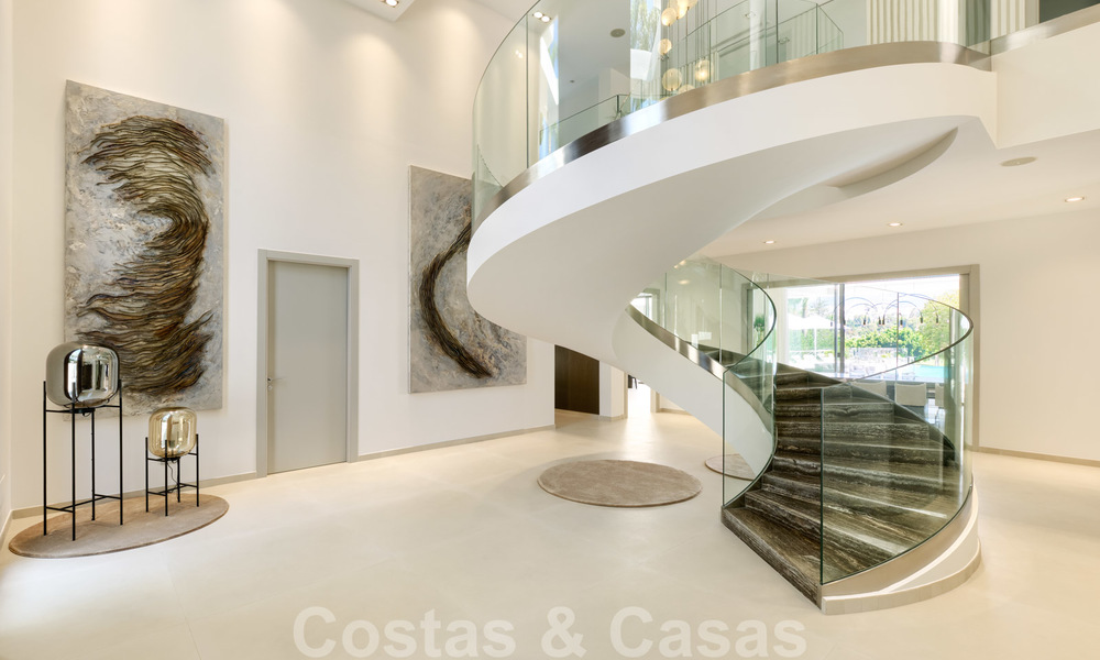 Exclusieve nieuwe moderne villa te koop, direct aan de Las Brisas golfbaan in de Golf Vallei van Nueva Andalucia, Marbella 27457