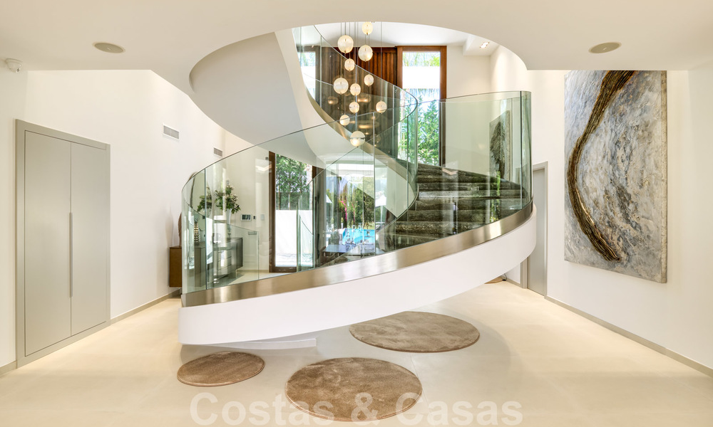 Exclusieve nieuwe moderne villa te koop, direct aan de Las Brisas golfbaan in de Golf Vallei van Nueva Andalucia, Marbella 27459