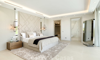 Exclusieve nieuwe moderne villa te koop, direct aan de Las Brisas golfbaan in de Golf Vallei van Nueva Andalucia, Marbella 27473 
